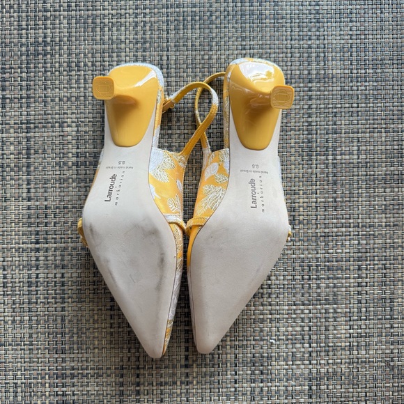 NEW Larroudé x Markarian Ines Pump In Yellow Floral Brocade - Picture 4 of 4